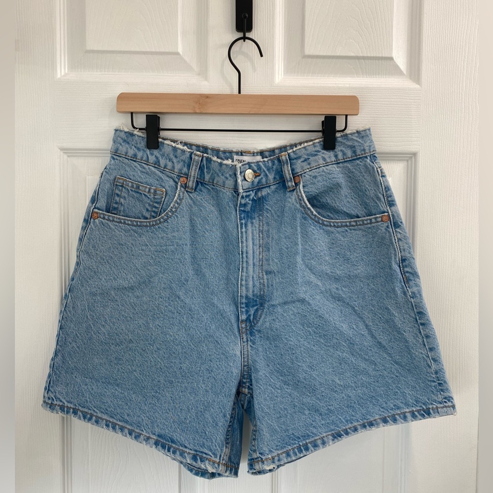 Zara High Rise Light Wash Mom Shorts